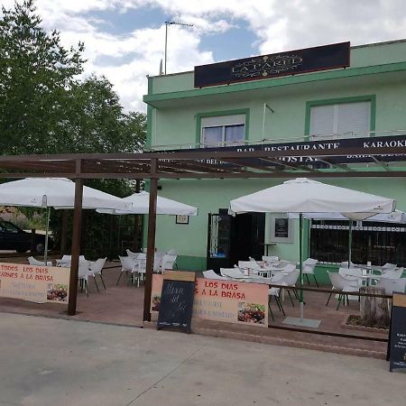 Hostal La Pared Torres de la Alameda エクステリア 写真