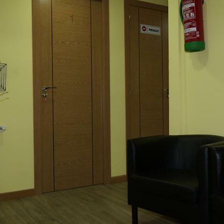 Hostal La Pared Torres de la Alameda エクステリア 写真
