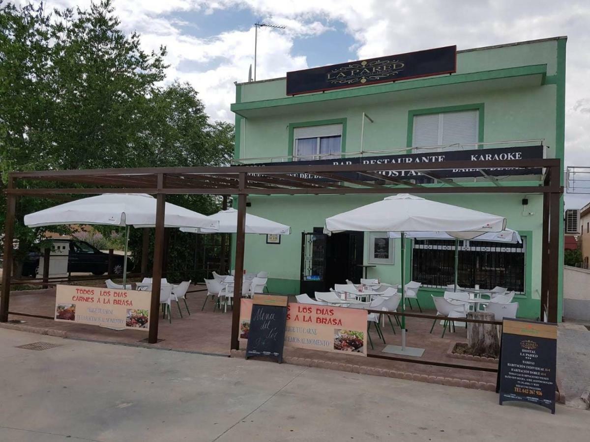 Hostal La Pared Torres de la Alameda エクステリア 写真