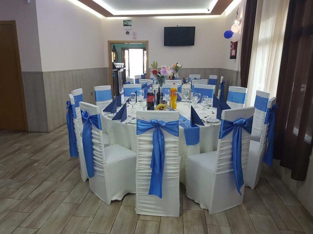 Hostal La Pared Torres de la Alameda エクステリア 写真