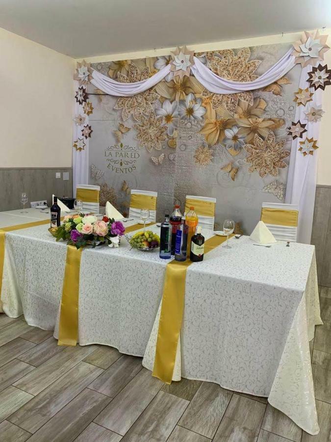 Hostal La Pared Torres de la Alameda エクステリア 写真