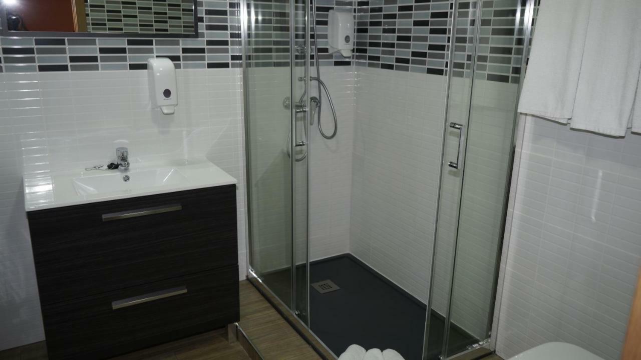 Hostal La Pared Torres de la Alameda エクステリア 写真
